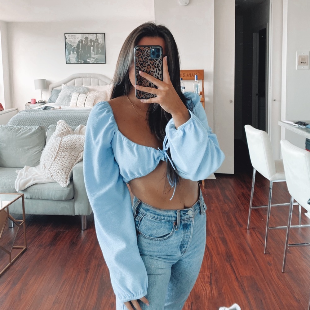sky blue crop